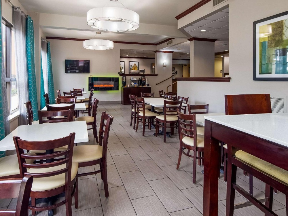 Clarion Pointe Near Medical Center Main image